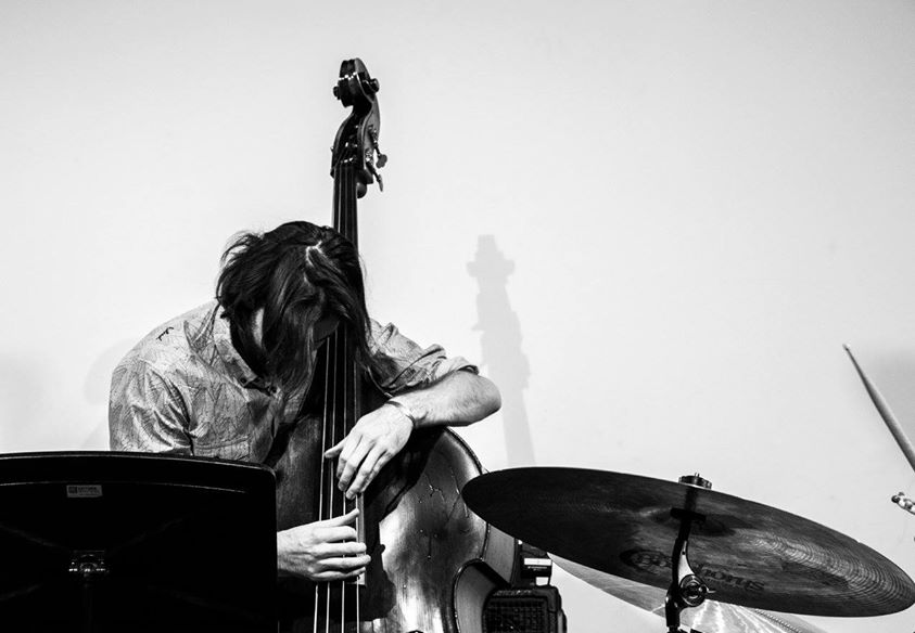 Person playing the doublebass, Black and White